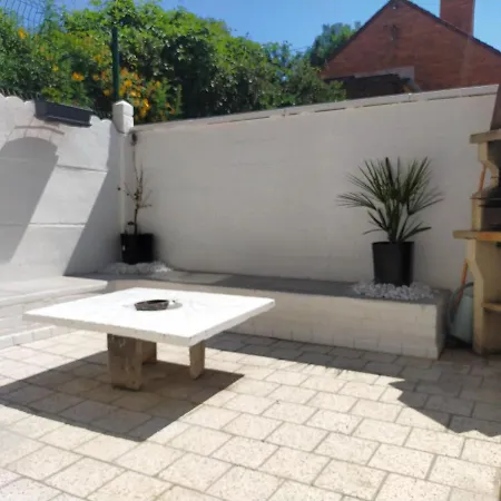 Hébergement de vacances Maison De 3 Avec Jardin Clos Et Wifi A *