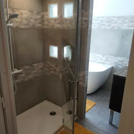 Maison Confortable A Proche Du Centre Et Du Stade Nyaraló